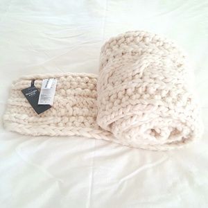 Gorgeous *7 foot long winter scarf NWT